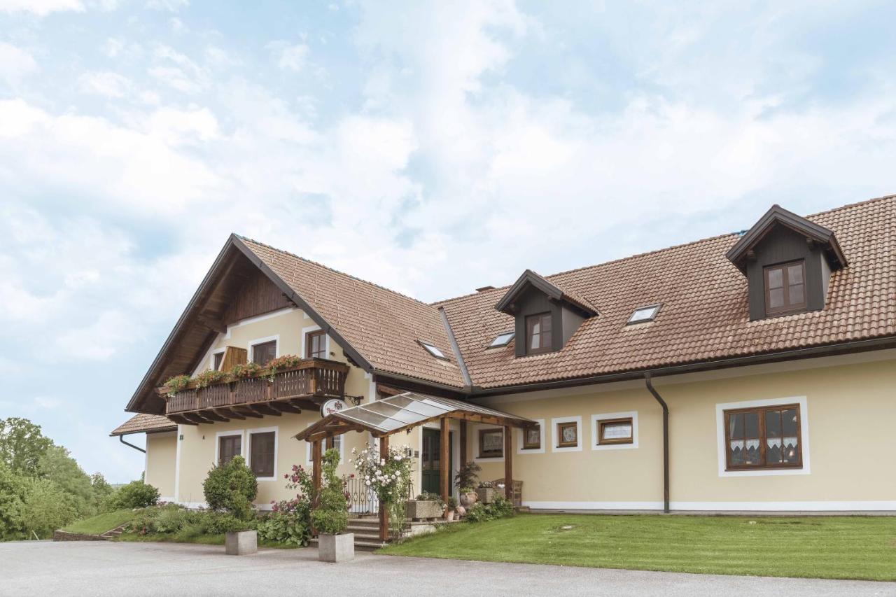 Landhof Lazarus Hotel Mooskirchen Eksteriør billede