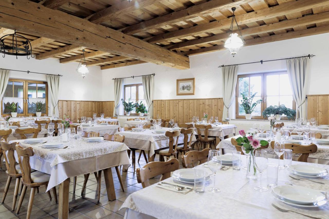 Landhof Lazarus Hotel Mooskirchen Eksteriør billede