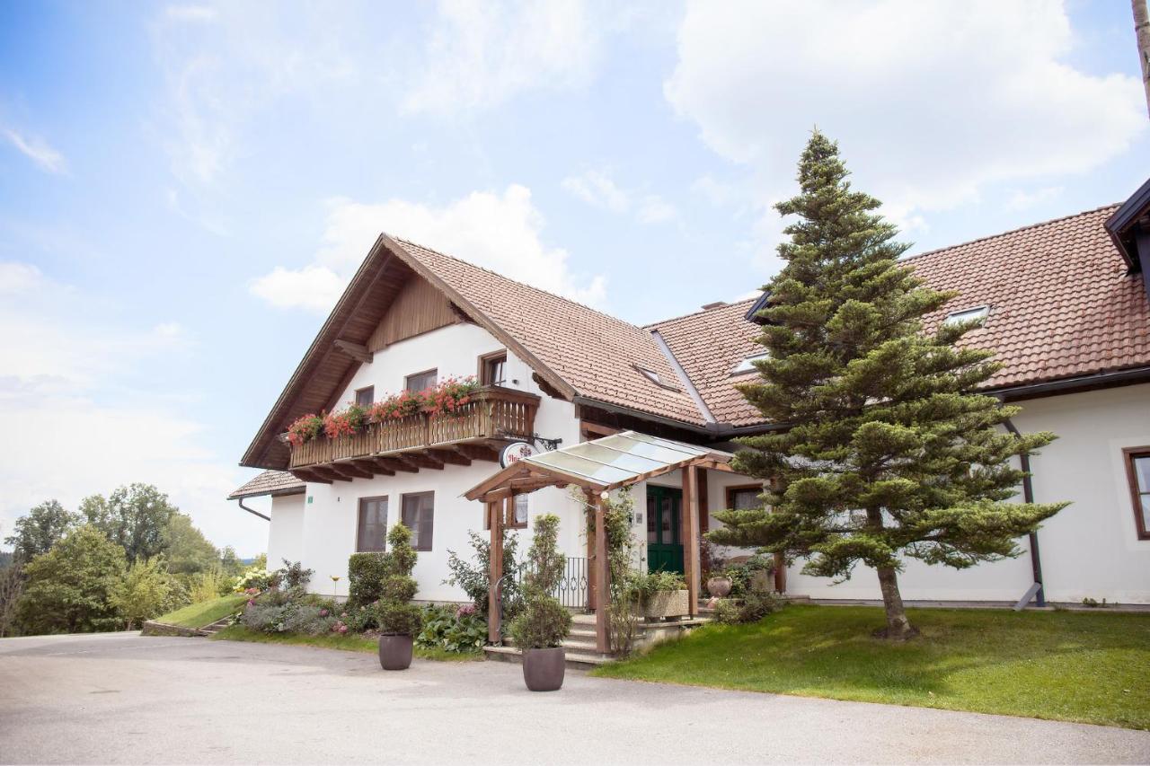 Landhof Lazarus Hotel Mooskirchen Eksteriør billede
