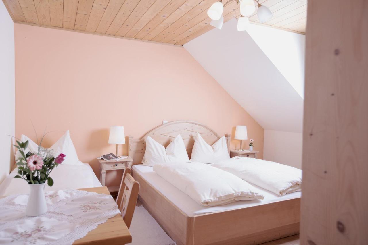 Landhof Lazarus Hotel Mooskirchen Eksteriør billede