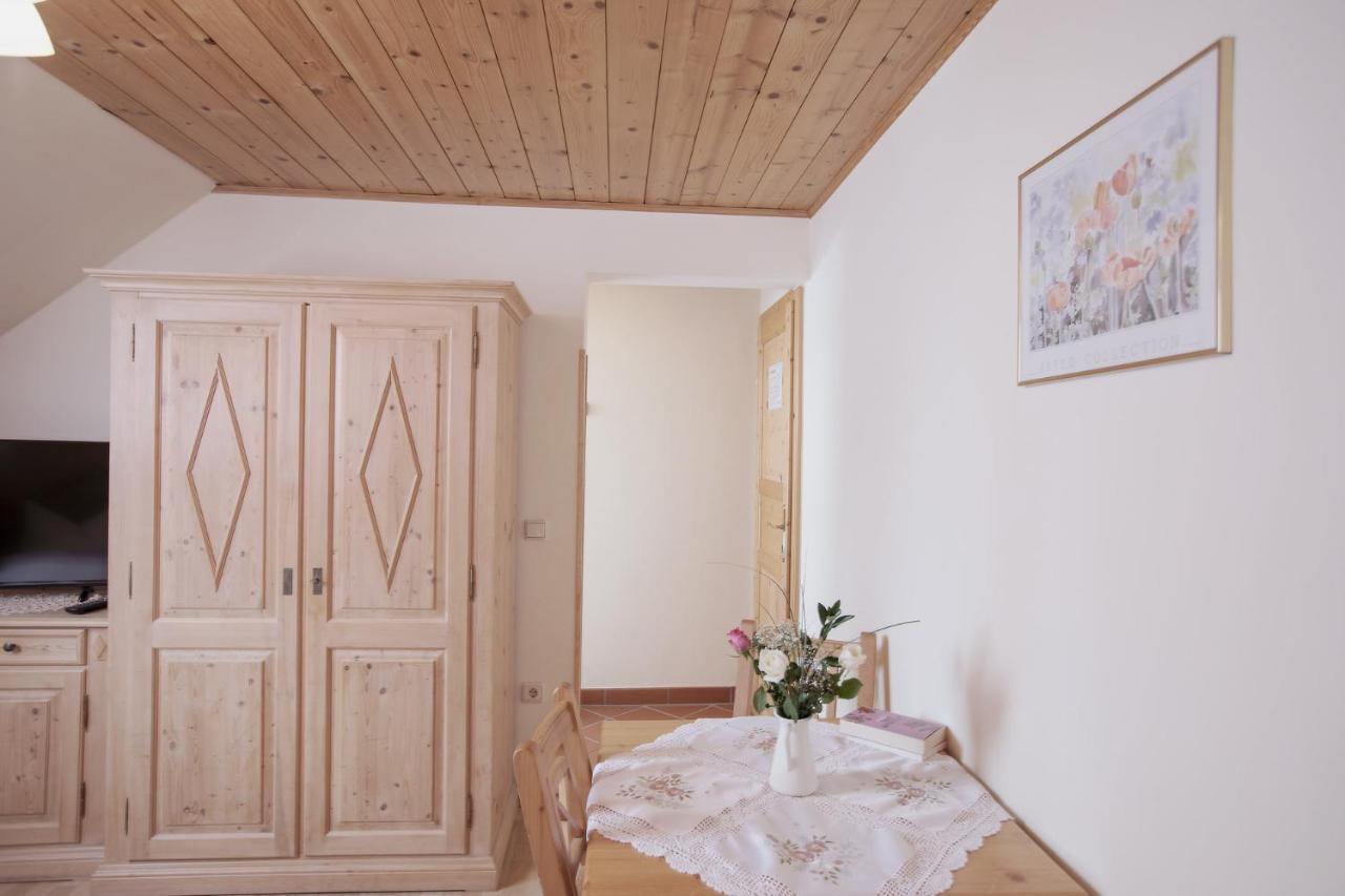 Landhof Lazarus Hotel Mooskirchen Eksteriør billede